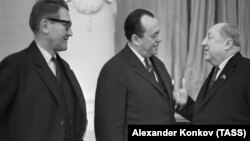 25 марта 1969 г. Генеральный прокурор СССР Роман Андреевич Руденко, министр Чехословацкой Социалистической Республики Богуслав Кучера и генеральный прокурор ЧССР Милош Чержовский (справа налево)