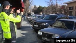 Bakıda parklanma qaydalarının pozulmasına qarşı reyd