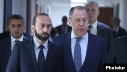 Ermənistanın xarici işlər naziri Ararat Mirzoyan və Rusiyanın xarici işlər naziri Sergei Lavrov , 9 iyun, 2022, Yerevan 