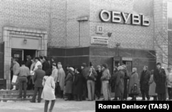 Очередь в обувной магазин на Кутузовском проспекте, 1988 год