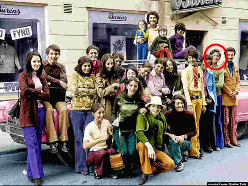 15-летний Усама, Швеция, 1971 - A young Osama bin Laden at age 15 with 22 of his siblings in Sweden in 1971.