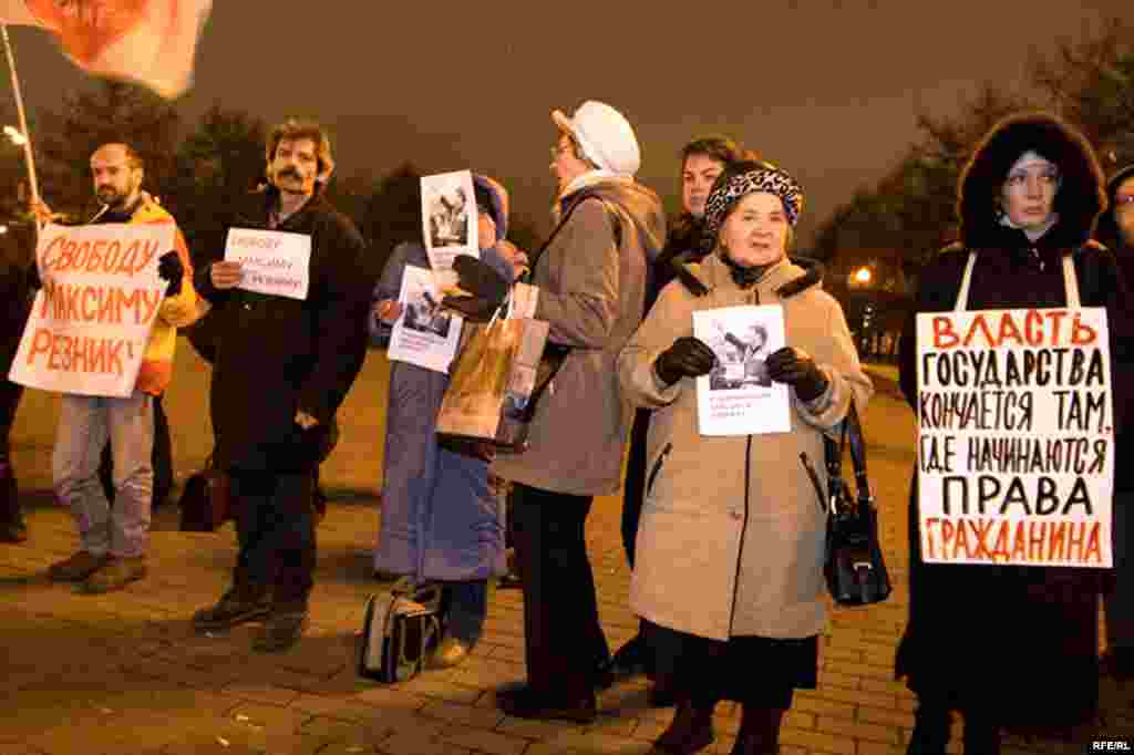 И Михаила Кригера, обвиняемого в неподчинении сотрудникам милиции во время разгона "Марша несогласных" в Москве...