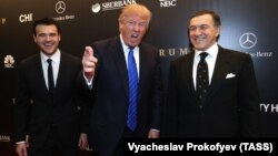 Emin Ağalarov, Donald Trump və Araz Ağalarov 2013-cü il Moskva Miss Universe gözəllik yarışı zamanı