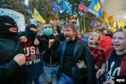 Протесты правых радикалов в Киеве после подписания "законов о Донбассе"