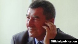 "Обу оташ"-ро Мансур Суруш, журналист ва нависандаи тоҷик, таҳия кардааст