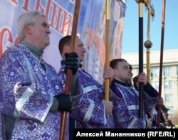 Акция православных у театра оперы и балета в Новосибирске. Март 2015 года