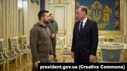 Президент Украины Владимир Зеленский и советник президента США по национальной безопасности Джейк Салливан (справа). Киев, 4 ноября 2022 года