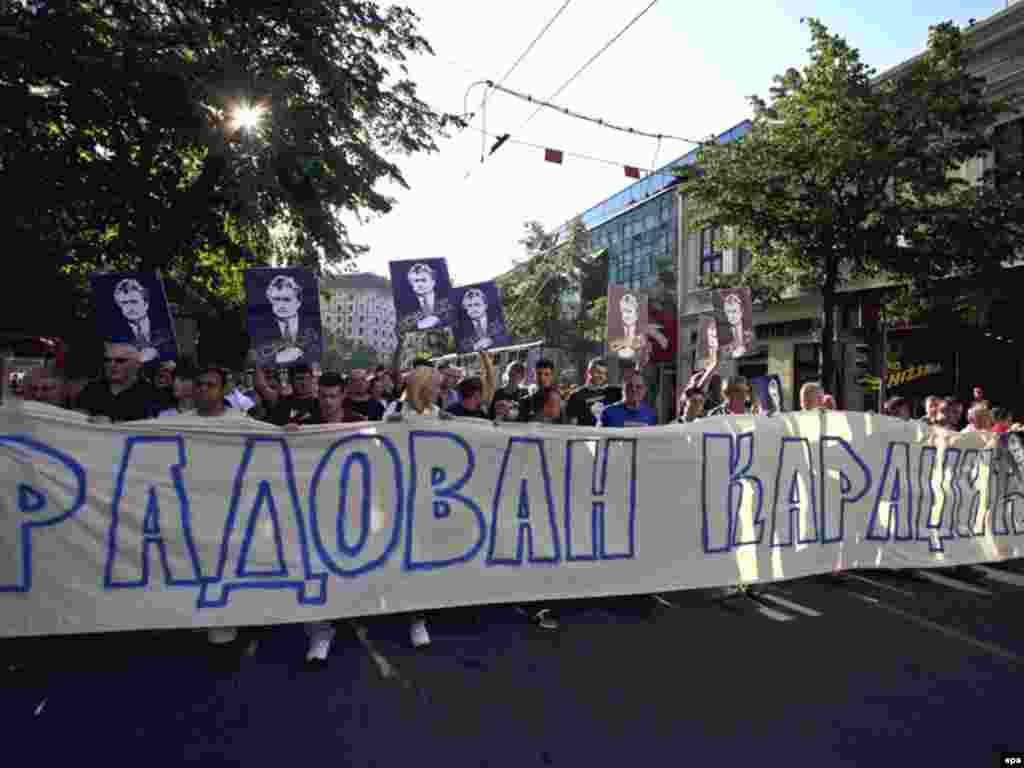 Сторонники Радована Караджича в Белграде, 30 июля 2008