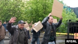 Противники проведения Национальной ассамблеи провели несколько странных акций