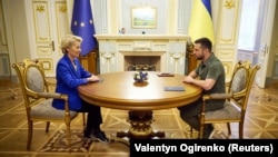 Глава Еврокомиссии Урсула фон дер Ляйен и президент Украины Владимир Зеленский в Киеве