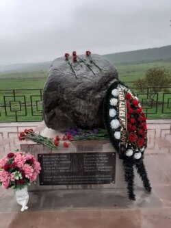 Памятник погибшим во Второй мировой войне школьникам