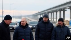 Владимир Путин у Крымского моста, декабрь 2022 года